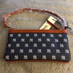 Dooney & Bourke Bags - New York Yankees small clutch Dooney & Bourke Bags - New York Yankees small clutch